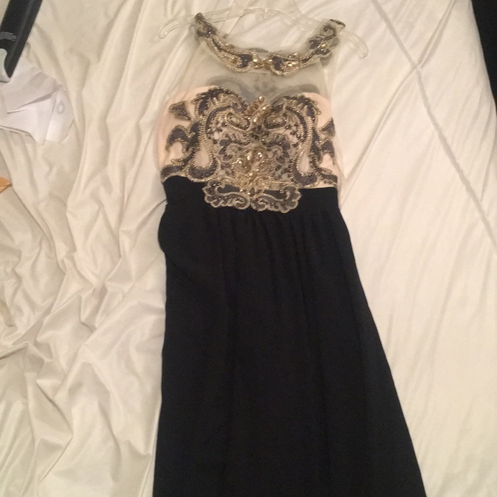 Beige/black sequined gown